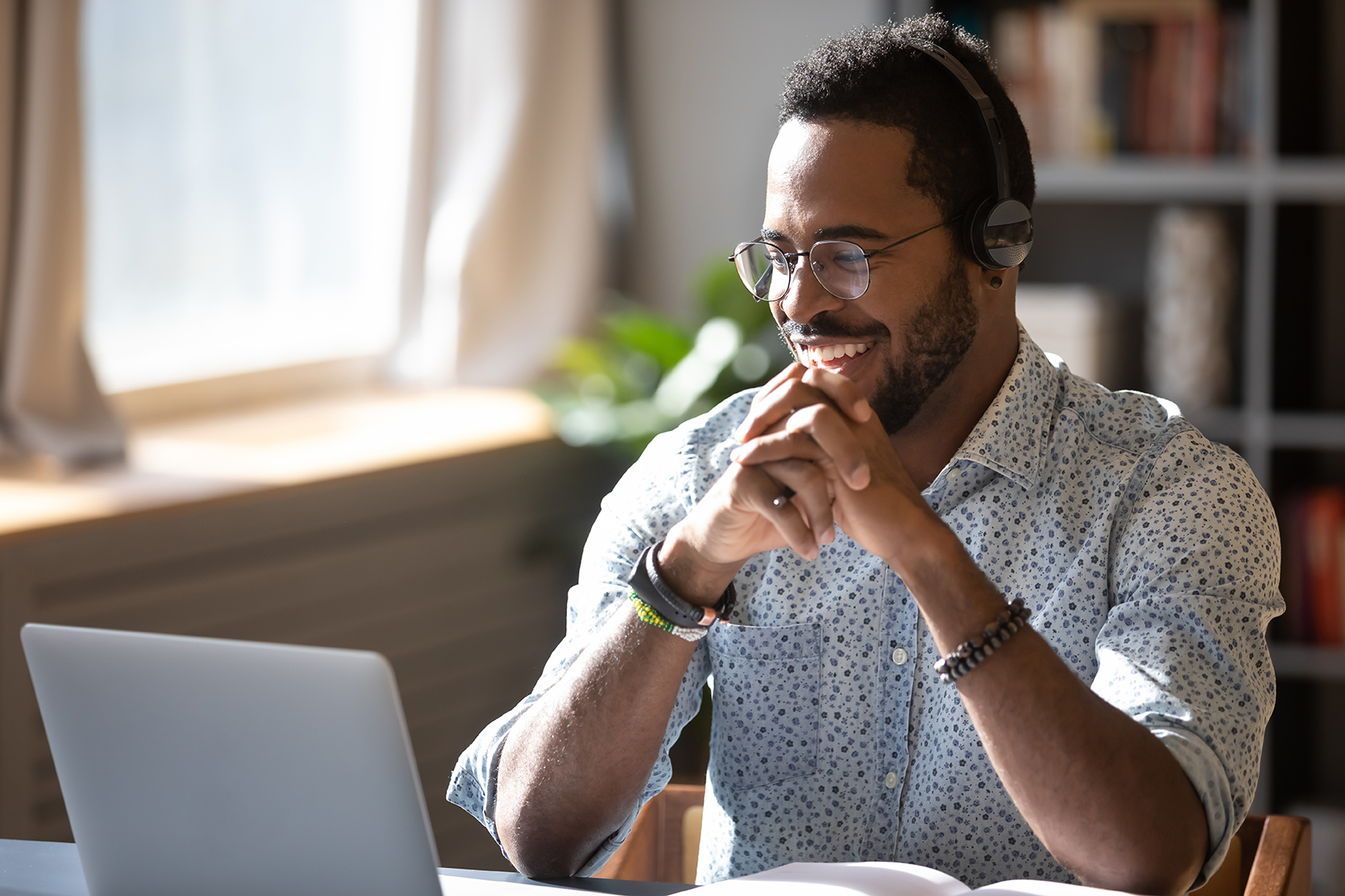 How to Become a Black Travel Agent